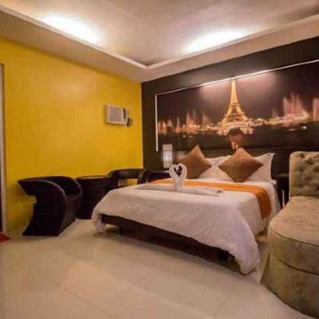 The Red Palm Suites And Restaurant Butuan City ภายนอก รูปภาพ