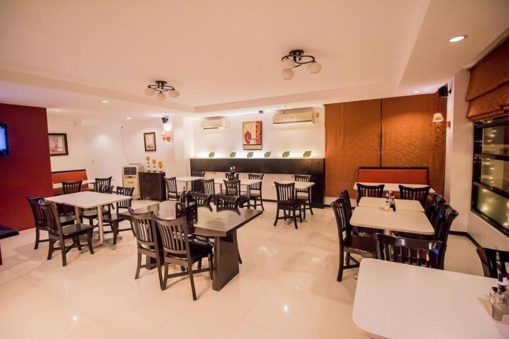 The Red Palm Suites And Restaurant Butuan City ภายนอก รูปภาพ