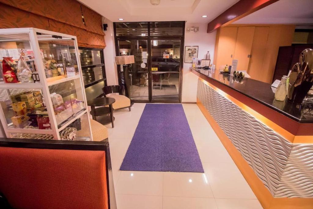 The Red Palm Suites And Restaurant Butuan City ภายนอก รูปภาพ