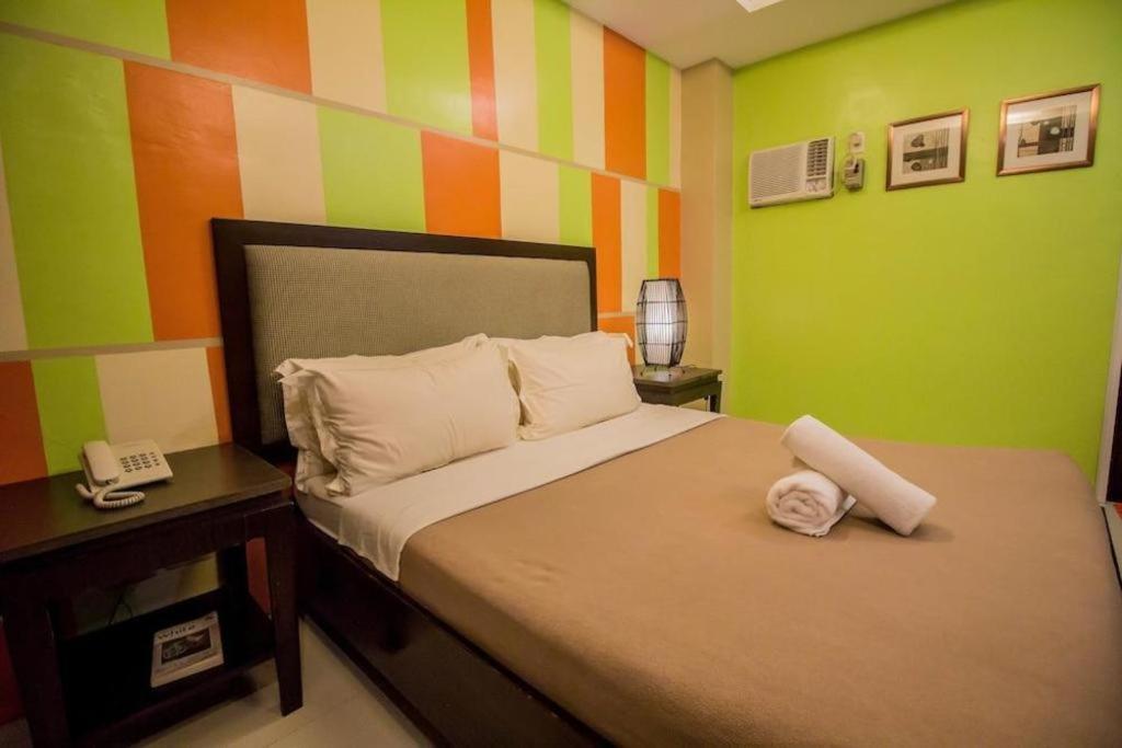 The Red Palm Suites And Restaurant Butuan City ภายนอก รูปภาพ