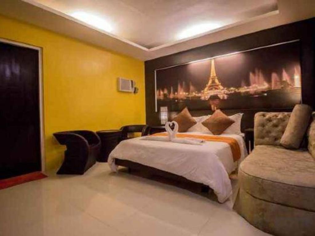 The Red Palm Suites And Restaurant Butuan City ภายนอก รูปภาพ