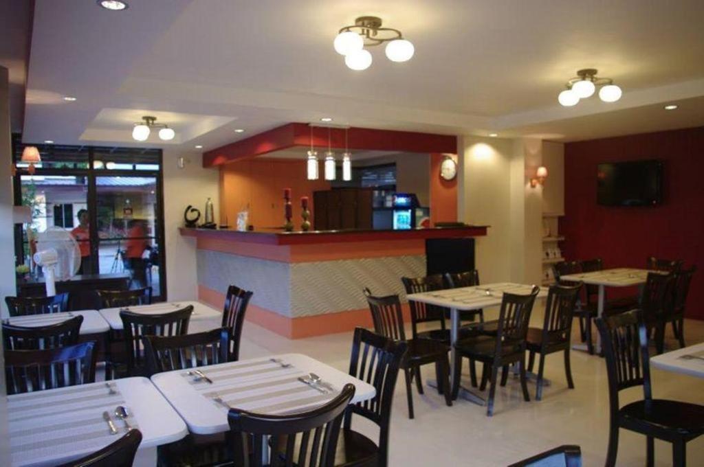 The Red Palm Suites And Restaurant Butuan City ภายนอก รูปภาพ